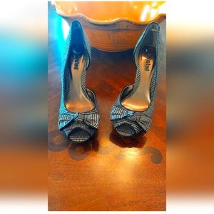 Unlisted by Kenneth Cole Women's Peep-Toe w/Bow Brown Plaid Pumps - Size 8